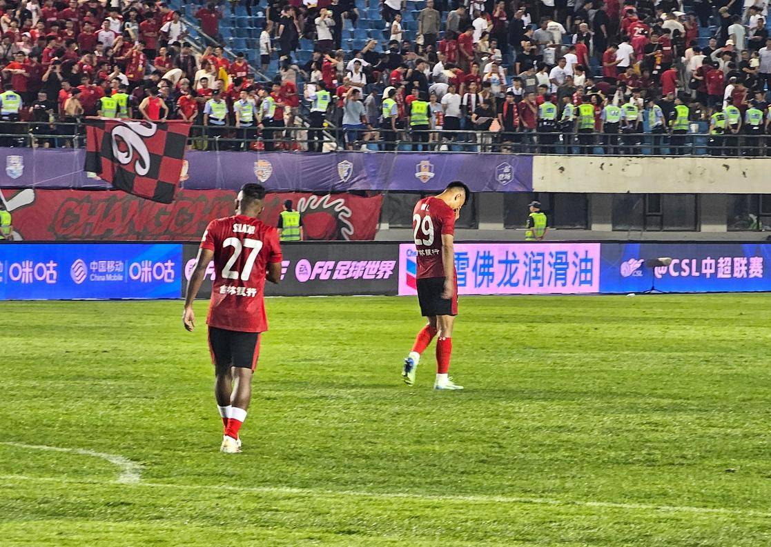 现了防守漏 现了防守漏