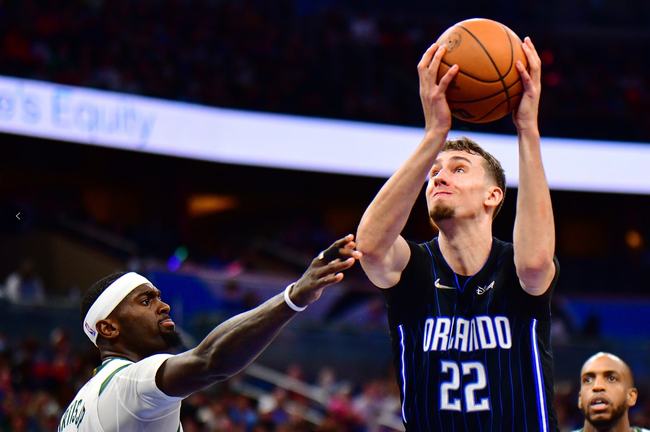 她以优雅的 她以优雅的